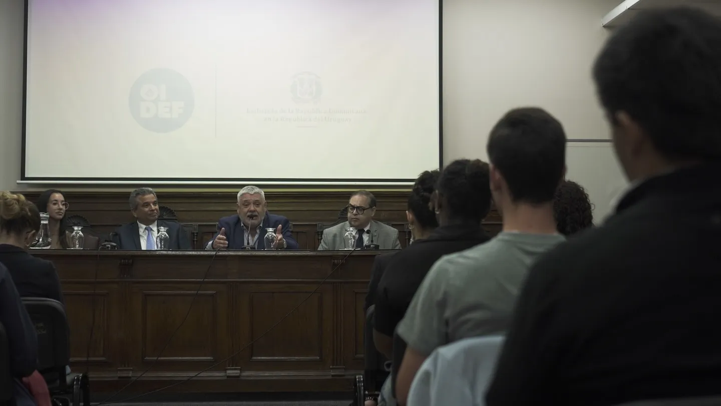 Conversatorio con el Embajador de República Dominicana, Fidel Santana, imagen 5 de 7